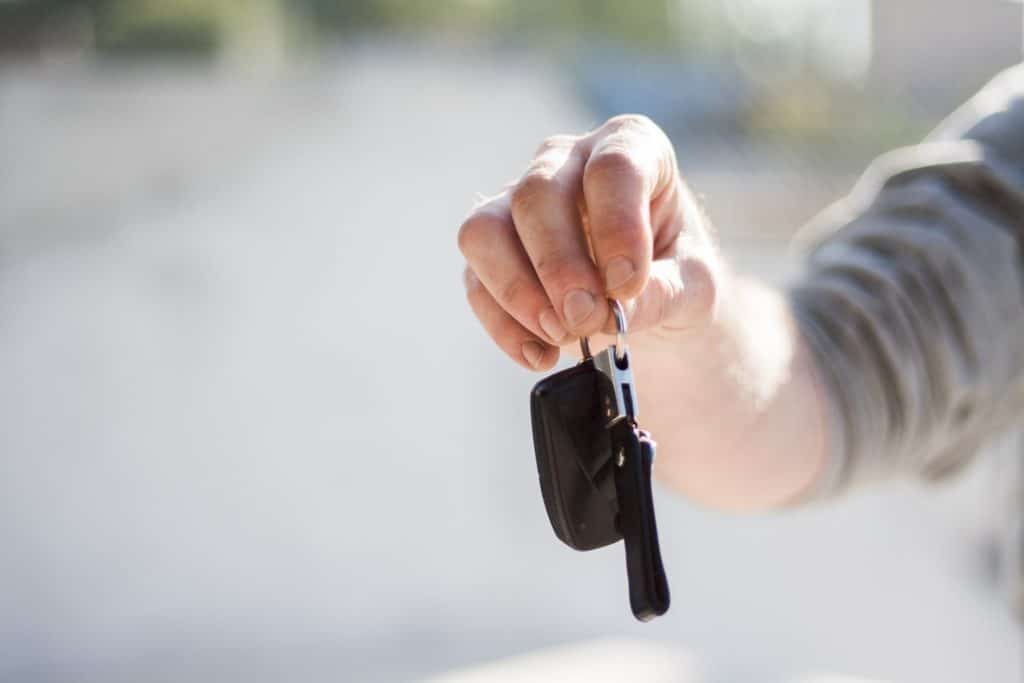 Auto sleutels in de hand